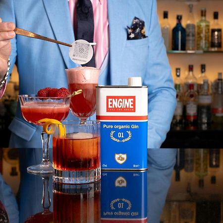 London Marriott Hotel Canary Wharf Bagian luar foto Engine Gin