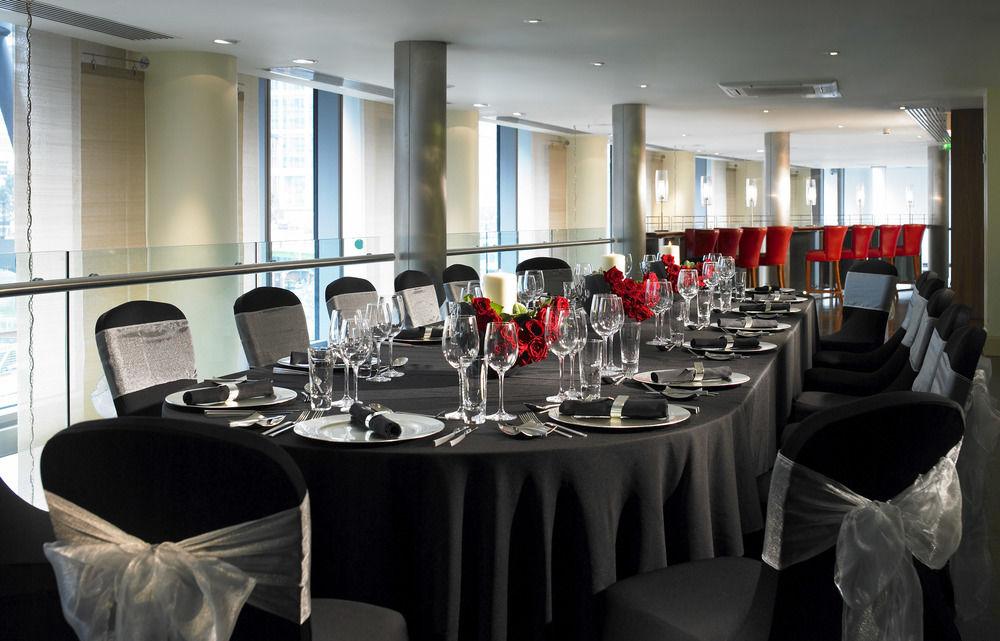 London Marriott Hotel Canary Wharf Bagian luar foto The Gallery at the National Portrait Gallery, London
