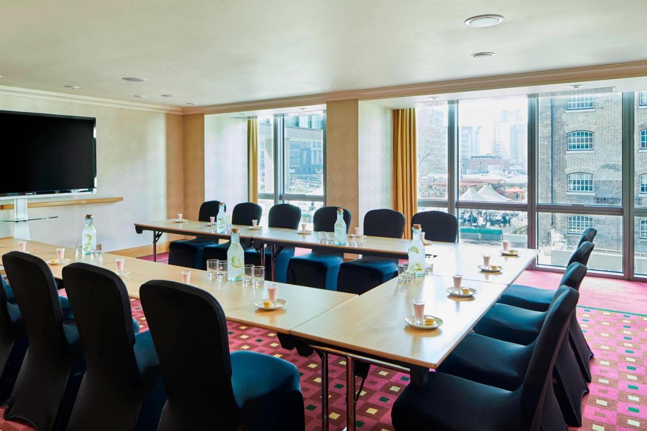 London Marriott Hotel Canary Wharf Bagian luar foto Meeting room