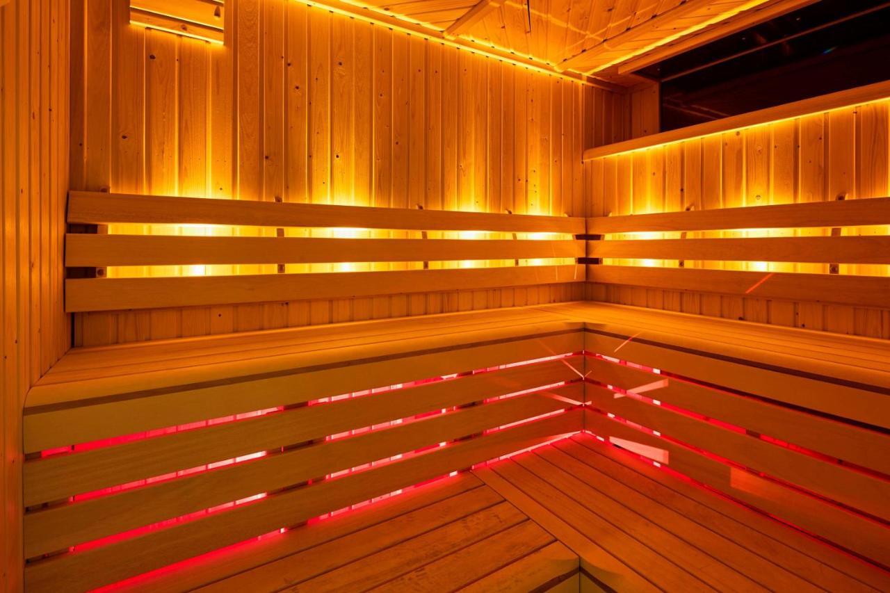 London Marriott Hotel Canary Wharf Bagian luar foto A modern Finnish sauna
