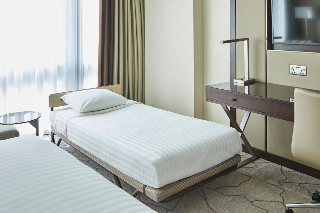 London Marriott Hotel Canary Wharf Bagian luar foto A single bed
