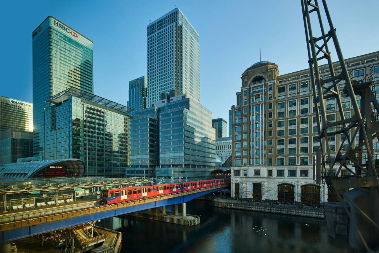 London Marriott Hotel Canary Wharf Bagian luar foto The DLR at West India Quay