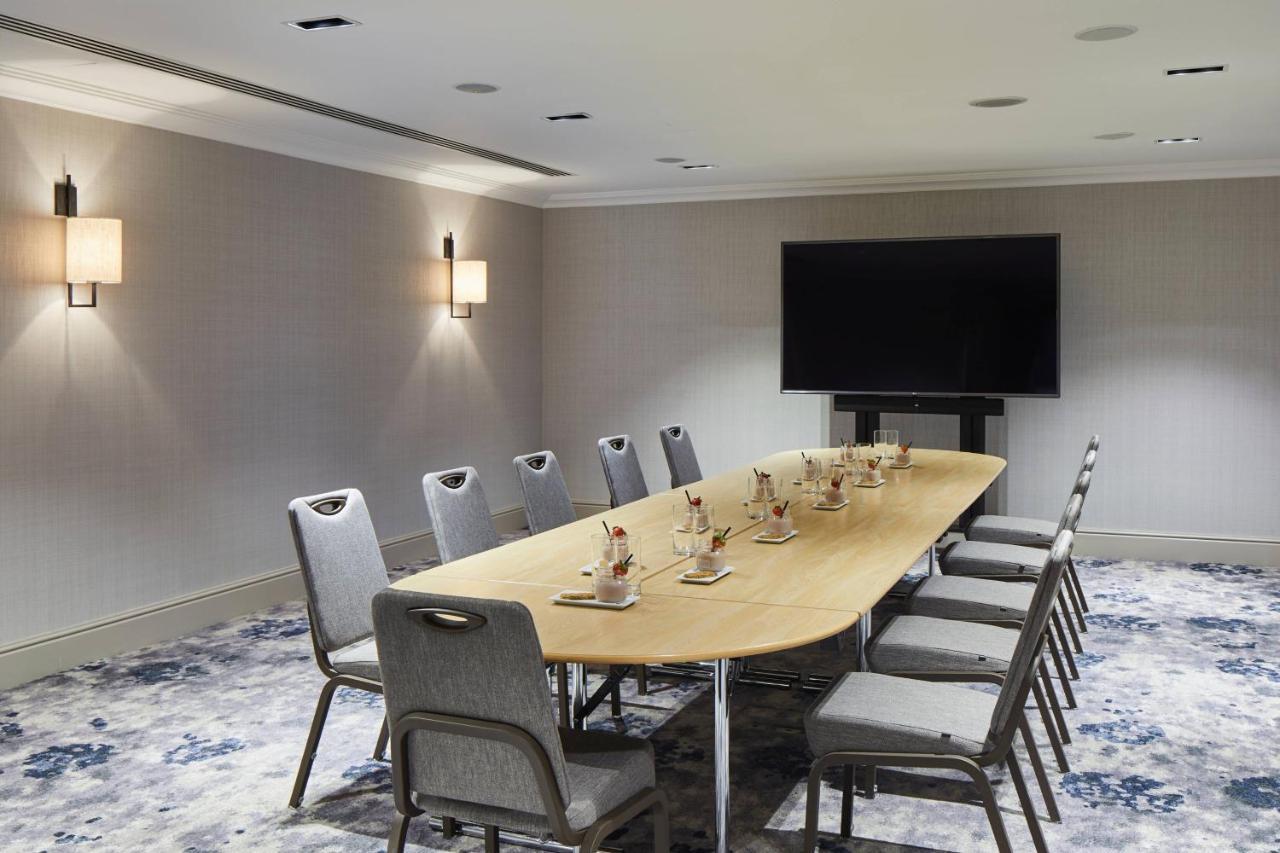 London Marriott Hotel Canary Wharf Bagian luar foto A meeting room at the hotel
