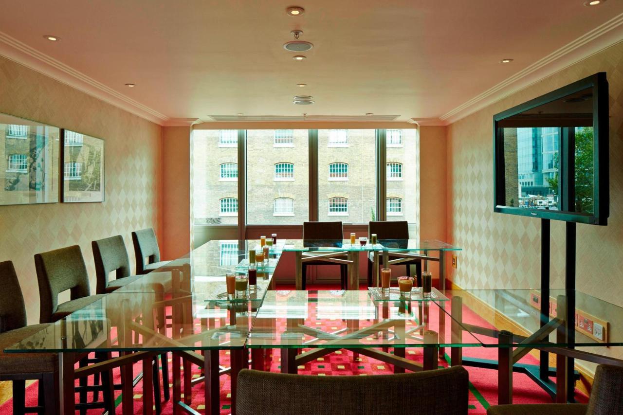 London Marriott Hotel Canary Wharf Bagian luar foto The boardroom at the Mandarin Oriental, London