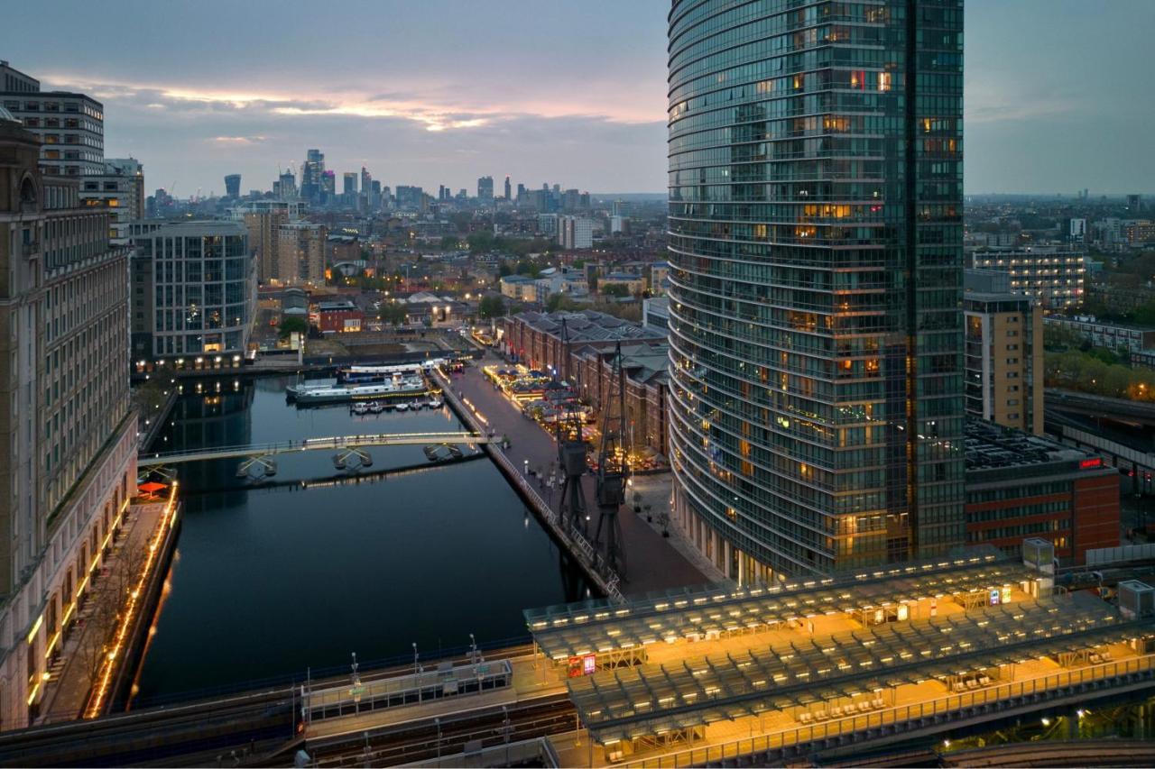 London Marriott Hotel Canary Wharf Bagian luar foto The West India Quay