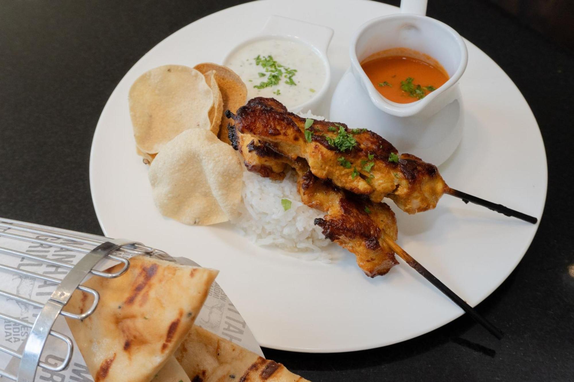 London Marriott Hotel Canary Wharf Bagian luar foto Chicken satay