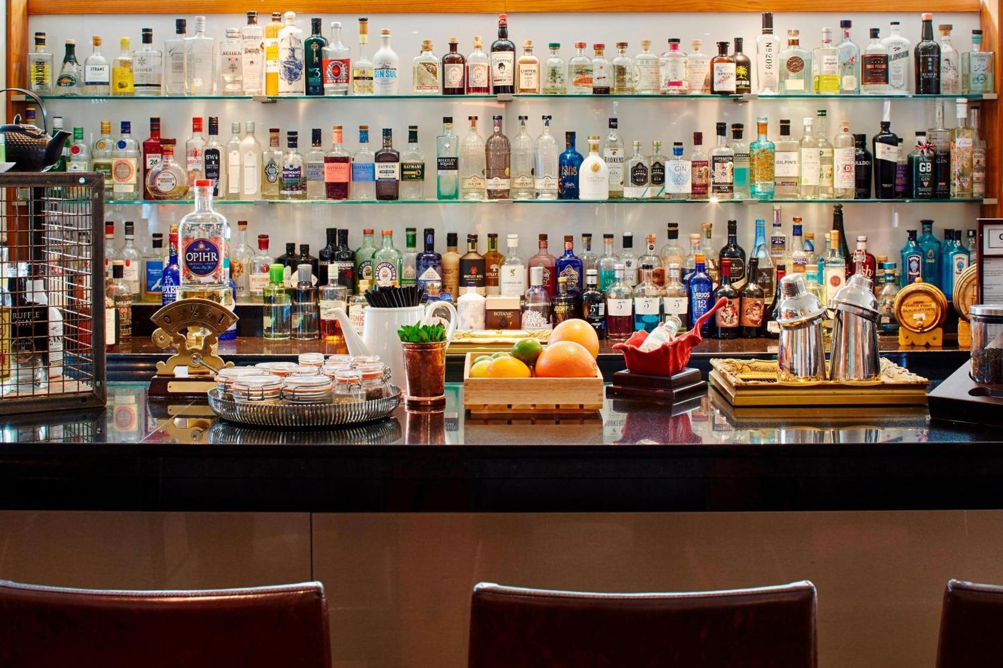 London Marriott Hotel Canary Wharf Bagian luar foto A bar