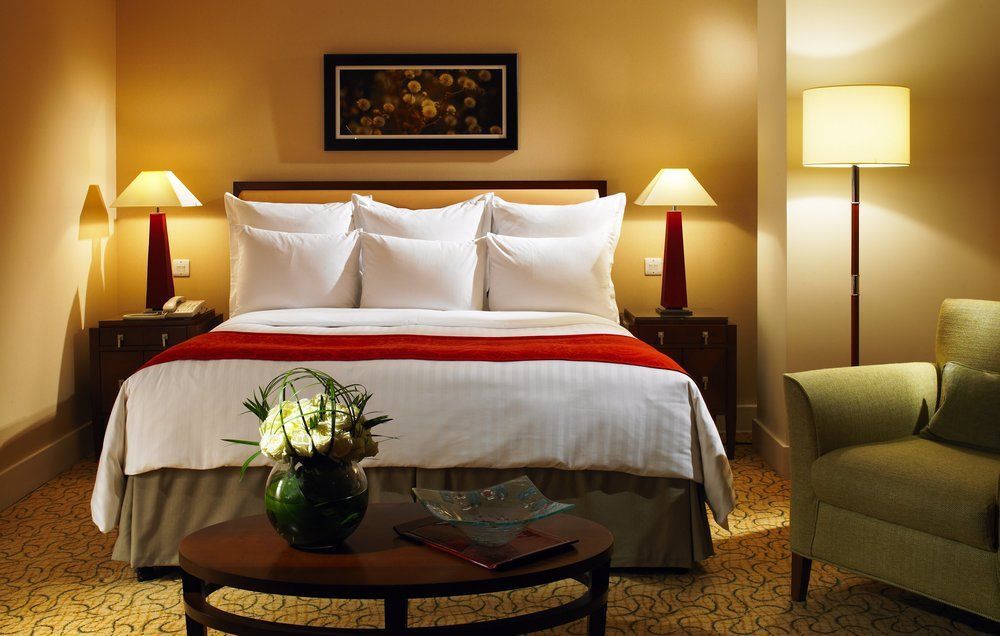 London Marriott Hotel Canary Wharf Bagian luar foto A bedroom at the hotel